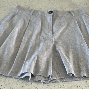 Ladies dress shorts, size 4